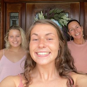 Meet your Posher, Chloe